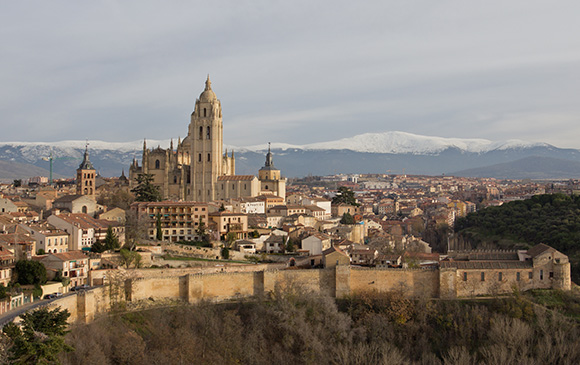 Conoce Segovia con un viaje en AVE este otoño